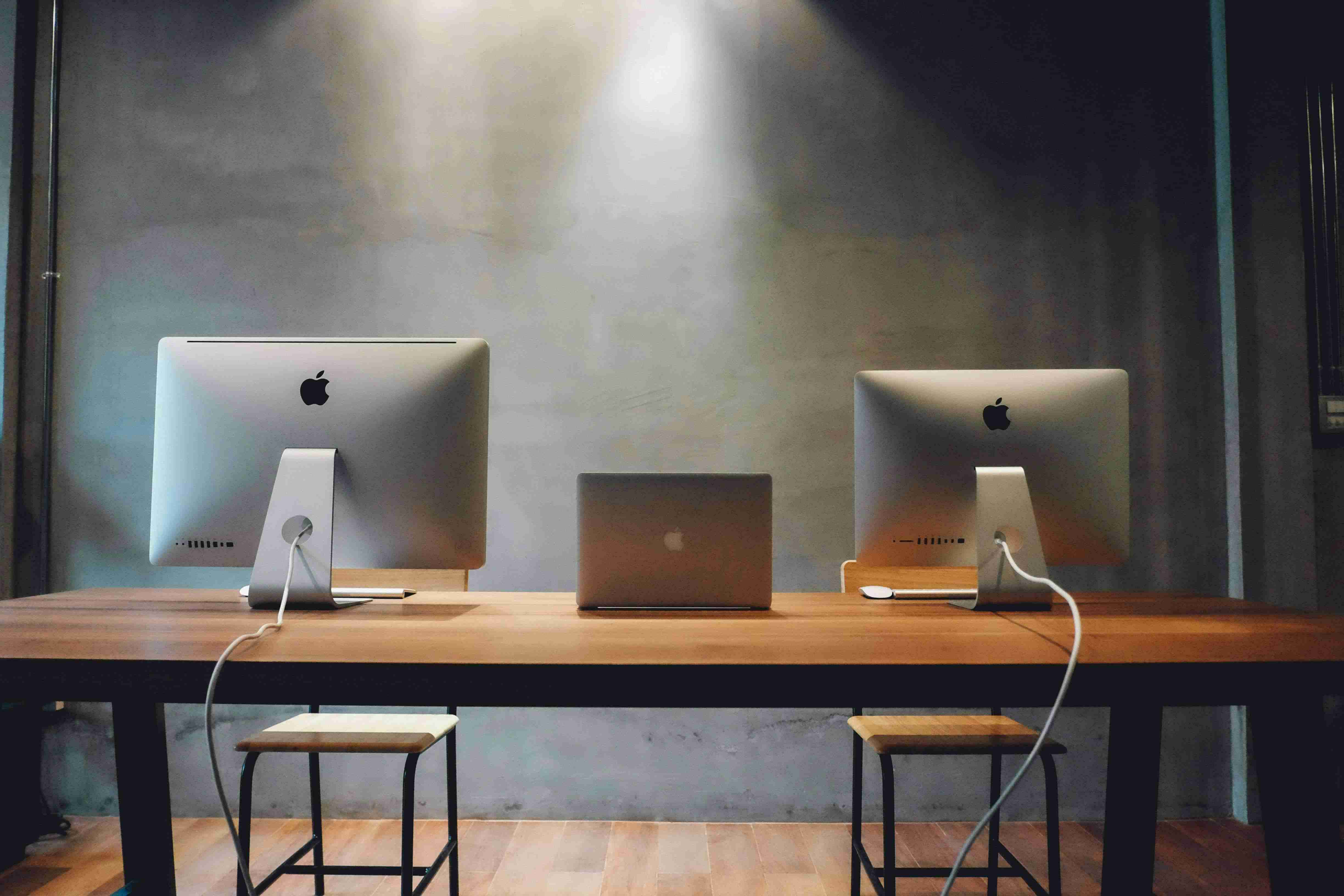 Work Culture in Singapore guide for foreign employers covering hierarchy, communication, flexible work, CPF, payroll, EOR, and employee benefits.